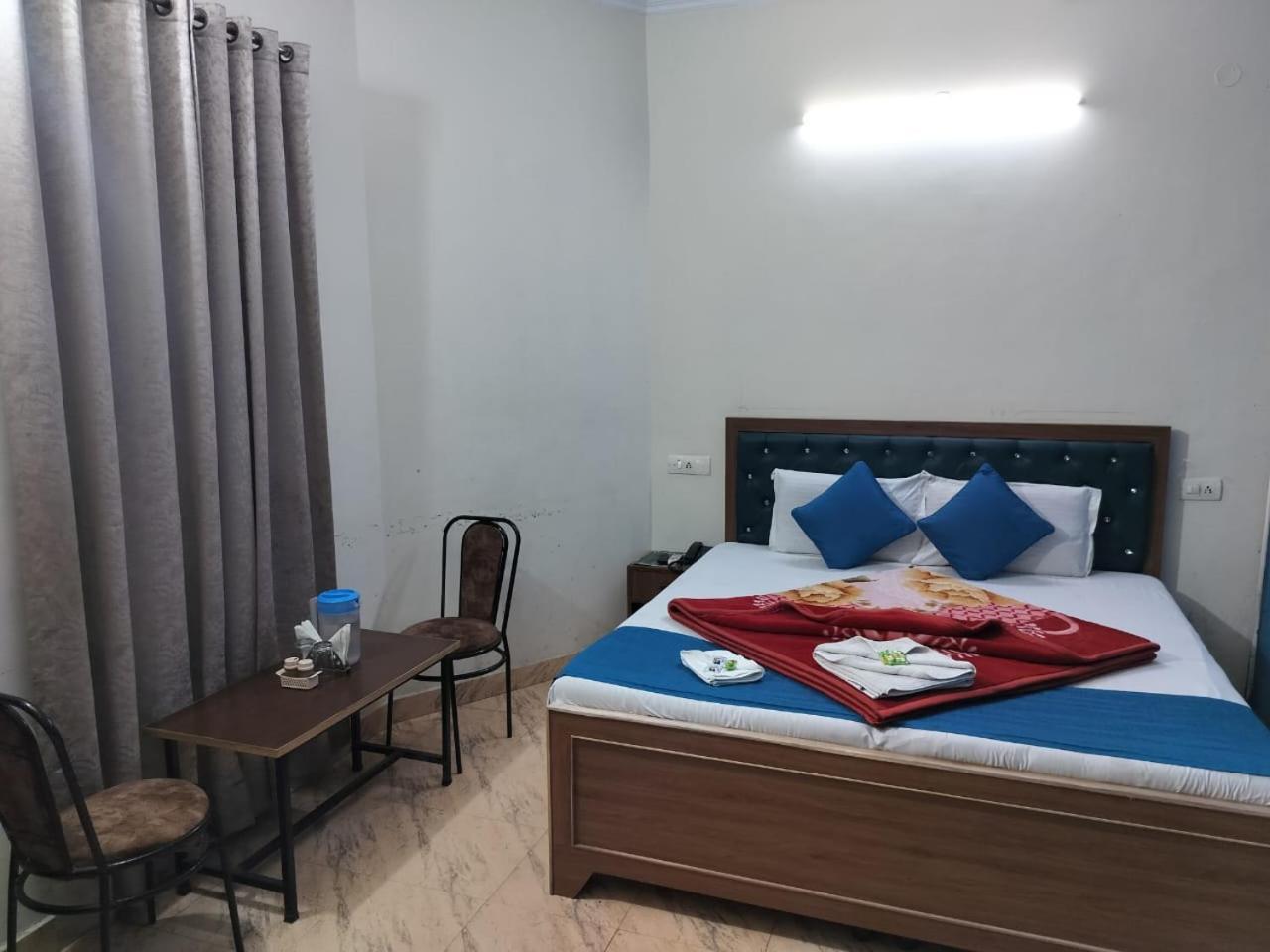 Hotel Holiday Inn Paradise Chandigarh Bagian luar foto