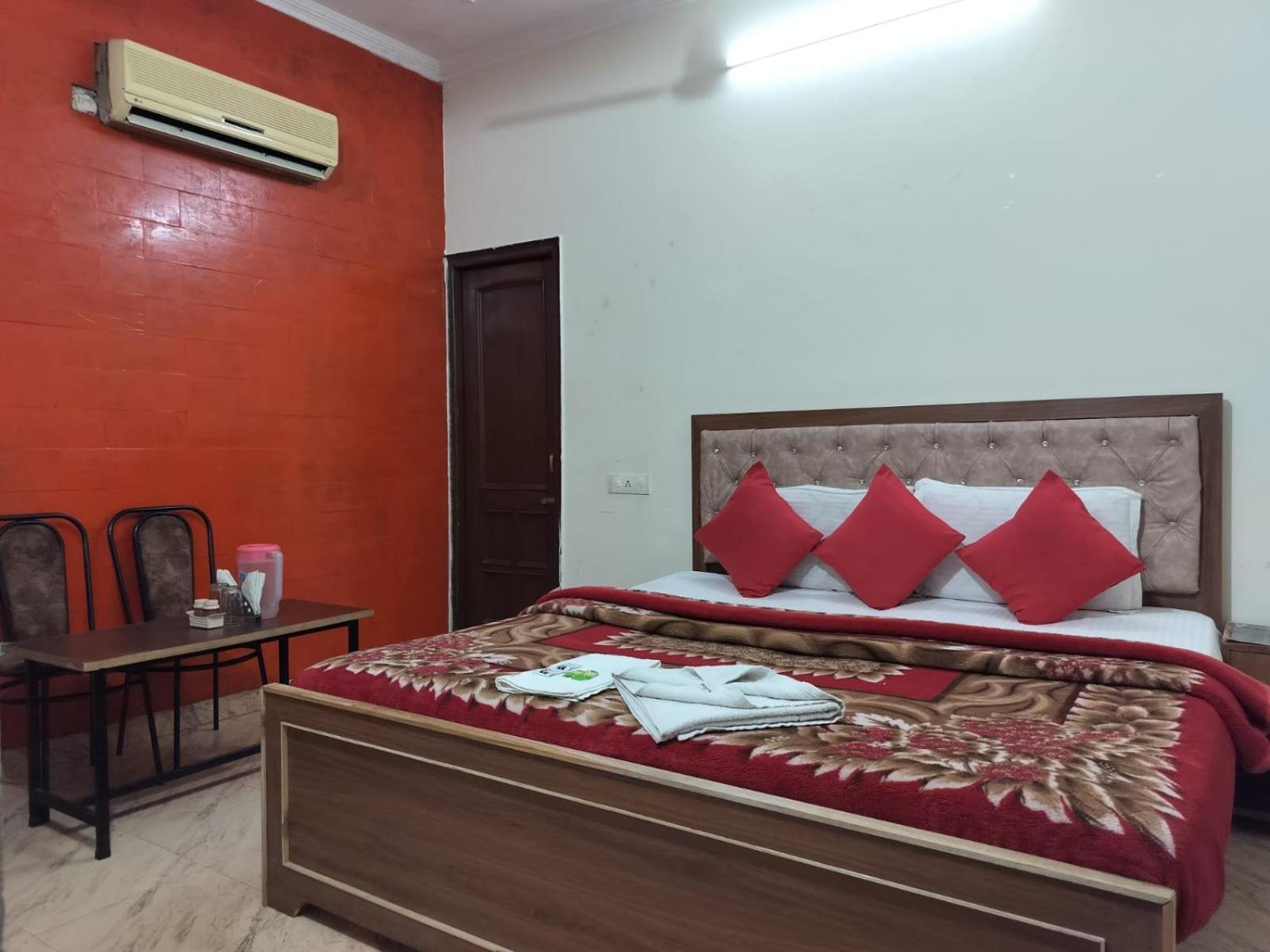 Hotel Holiday Inn Paradise Chandigarh Bagian luar foto