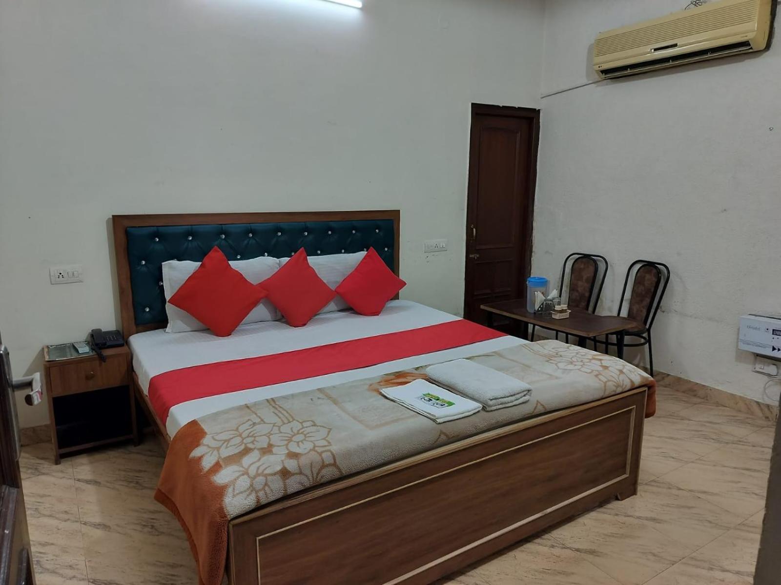 Hotel Holiday Inn Paradise Chandigarh Bagian luar foto