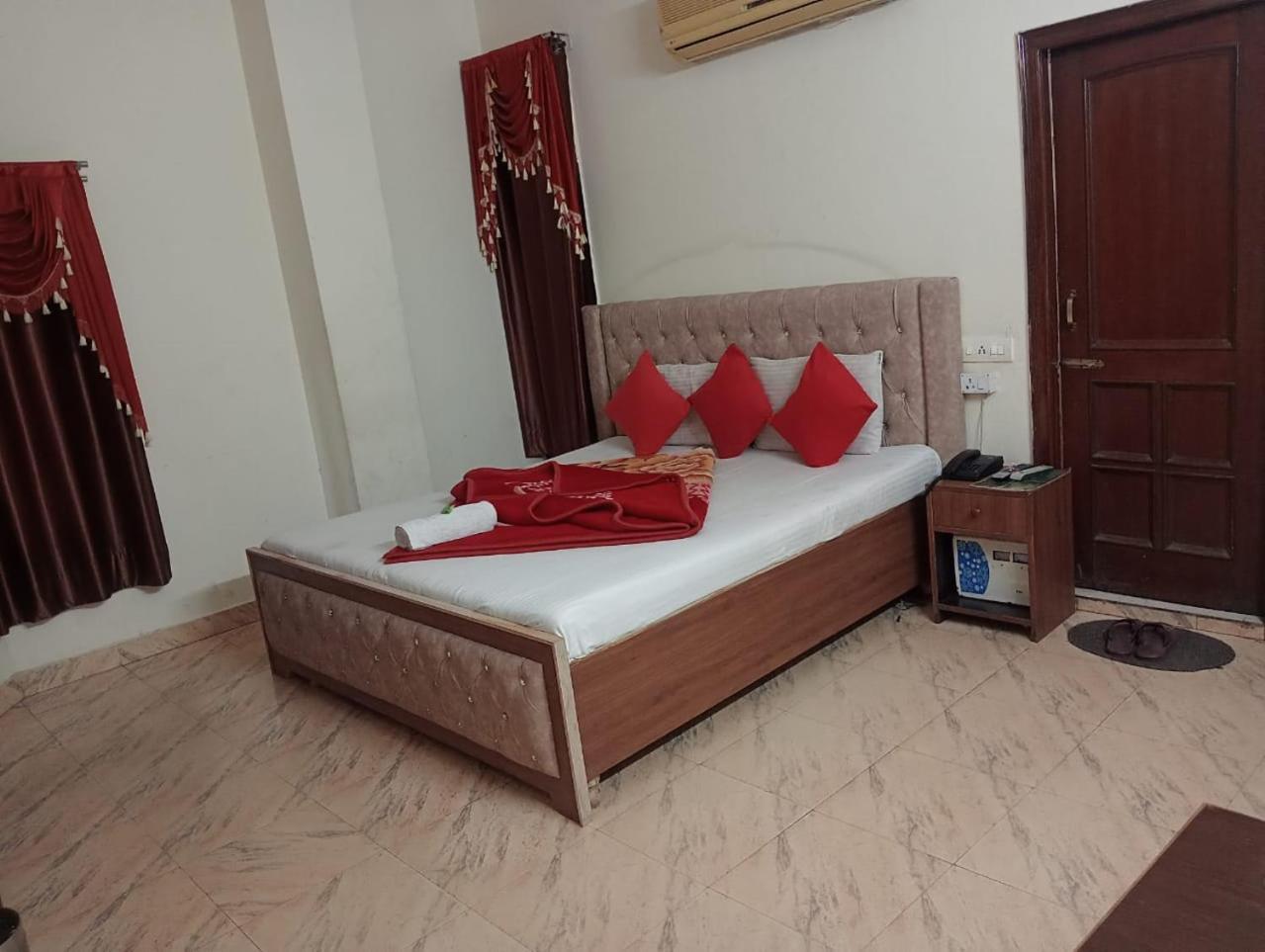 Hotel Holiday Inn Paradise Chandigarh Bagian luar foto