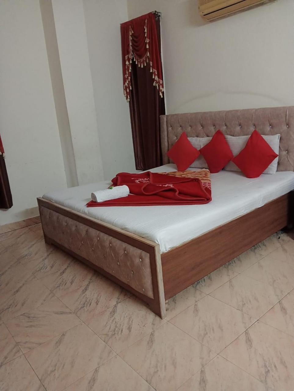 Hotel Holiday Inn Paradise Chandigarh Bagian luar foto